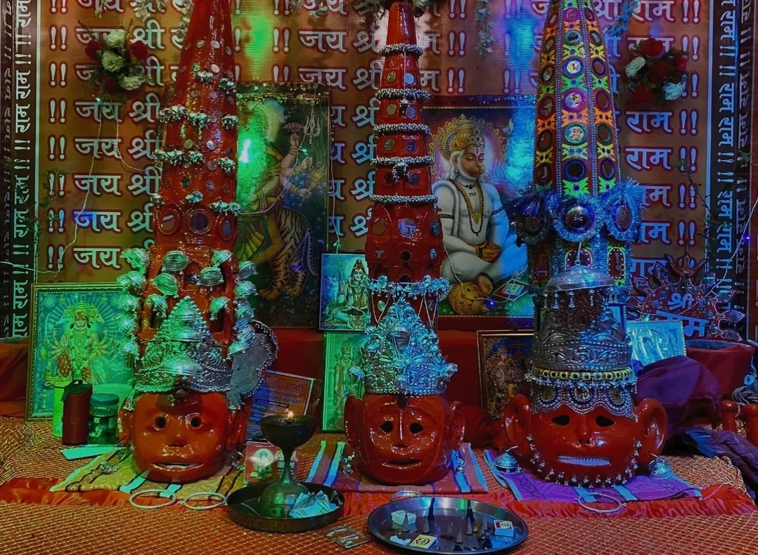 Maharaj Ji’s Swaroop and crowns at the shrine